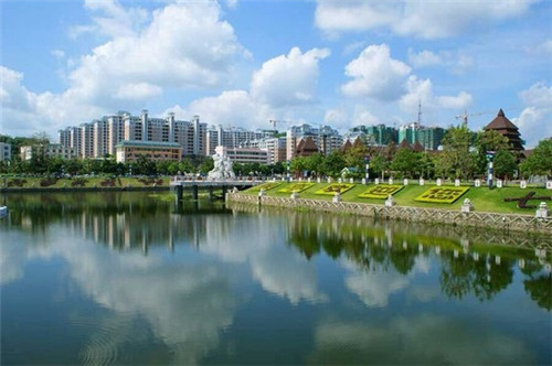 海南那个地段气候醉好？