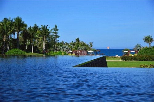 在海南儋州哪买房便宜还靠近海边？海南·凤凰谷与博鳌亚洲湾房价上涨空间对比！